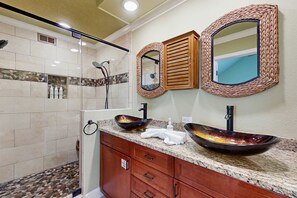 Shower, hair dryer, towels - Sandpiper Cove Villa 20 (Destin)