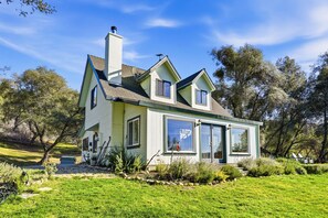 Exterior - Sunset Cottage near Yosemite (Oakhurst)