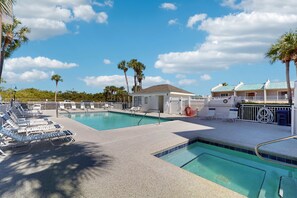 Pool - Bright, coastal condo with resort pool and hot tub (Miramar Beach)