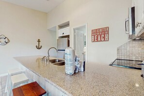 Fridge, microwave, oven, stovetop - Bright, coastal condo with resort pool and hot tub (Miramar Beach)
