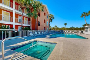 Pool - Cozy coastal condo with patio, shared pool & beach access (Miramar Beach)
