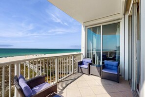 Property grounds - Welcoming, 4th-floor condo on the beach with pool, hot tub & balcony (Perdido Key)
