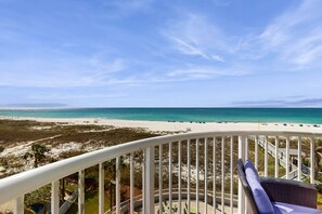 On the beach - Welcoming, 4th-floor condo on the beach with pool, hot tub & balcony (Perdido Key)