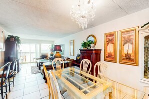Dining - Sixth-floor condo with Gulf-front views & pool (Fort Walton Beach)