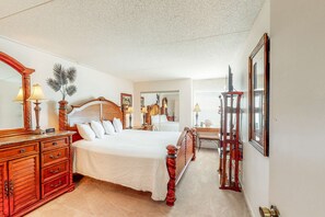 2 bedrooms, iron/ironing board, WiFi - Sixth-floor condo with Gulf-front views & pool (Fort Walton Beach)