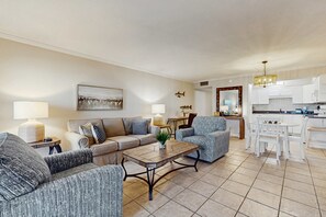 TV, DVD player, offices - 2nd-floor, spacious, beachfront condo with ocean views - close to entertainment (Fort Walton Beach)