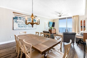 Dining - 29th-floor, oceanfront condo with pool, ocean view & high-speed WiFi (Panama City Beach)