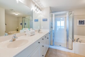 Shower, towels - Inviting Gulf-front condo In Perdido Key with waterfront pool/hot tub,oceanfront balcony & private cabana (Perdido Key)