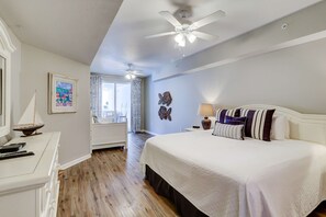 2 bedrooms, iron/ironing board, WiFi - Two-bedroom with bunks, balcony overlooking pool & on-site pickleball (Santa Rosa Beach)