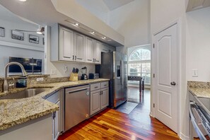 Fridge, microwave, oven, stovetop - Single-level home with fenced yard, private pool & washer&dryer (Pensacola)