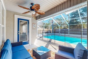 Pool - Single-level home with fenced yard, private pool & washer&dryer (Pensacola)