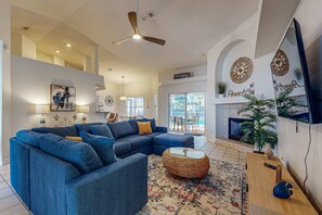 TV, table football, offices - Single-level home with fenced yard, private pool & washer&dryer (Pensacola)