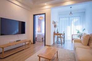 Iron/ironing board, WiFi, bed sheets - Cozy JW Homes 1BR | Pool and gym | Westlands Nairobi (Nairobi)