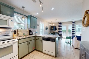 Fridge, microwave, oven, stovetop - Seagrove Beach 1st floor condo w/pools & tennis (Santa Rosa Beach)