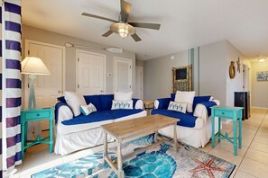 TV, DVD player, stereo, offices - Seagrove Beach 1st floor condo w/pools & tennis (Santa Rosa Beach)