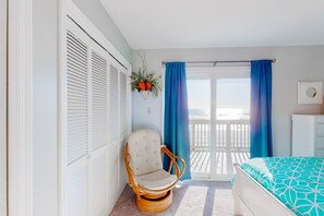 2 bedrooms, WiFi, bed sheets - Bright Gulf-front condo with two balconies, pool, central AC, & W/D (Panama City Beach)
