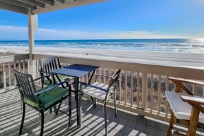 Outdoor dining - Bright Gulf-front condo with two balconies, pool, central AC, & W/D (Panama City Beach)