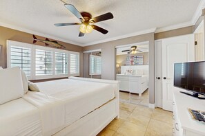 2 bedrooms, iron/ironing board, WiFi, bed sheets - Gorgeous beachfront condo, shared pool and beach access (Panama City Beach)
