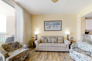 TV, offices - 17th Floor Beachfront Condo w/ Free WiFi, Shared Pools, Hot Tub, Tennis, & Gym (Panama City Beach)