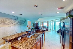 Interior - Stunning corner-condo with panoramic views, wraparound deck & beach access (Panama City Beach)