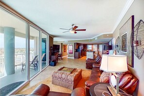 TV, DVD player, offices - Stunning corner-condo with panoramic views, wraparound deck & beach access (Panama City Beach)