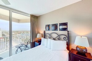 3 bedrooms, Internet - Stunning corner-condo with panoramic views, wraparound deck & beach access (Panama City Beach)