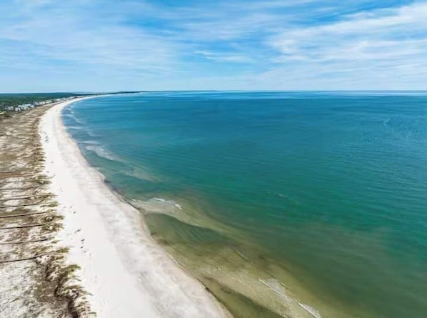 Beach nearby - Spacious new-build home near beach & bay with on-site pool,pickleball (Port St. Joe)