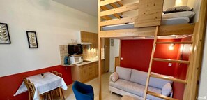 Smart TV - Mezzanine Spa Stay for 4 (La Bourboule)
