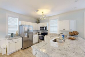 Fridge, microwave, oven, stovetop - Family-Friendly Home with Shared Hot Tub - Beach Access 1 Mile Away (Port St. Joe)