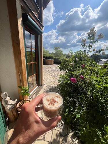 Chalet 'Ladolcevital im Tiroler Holzhaus' mit Talblick & privater Sonnenterasse am Waldrand