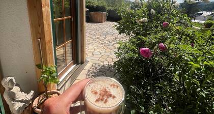 Chalet 'Ladolcevital im Tiroler Holzhaus' mit Talblick & privater Sonnenterasse am Waldrand