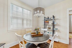 Dining - Relaxing seaside residence featuring open space and accessible beach entry (Port St. Joe)