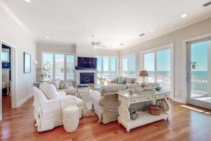 TV - Beachfront home with a porch, washer/dryer, outdoor shower, & AC (St. George Island)