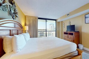 1 bedroom, iron/ironing board, Internet, bed sheets - 4th floor cozy condo w/multiple pools, splash pad, and on-site restaurant (Destin)