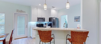 Gorgeous coastal home w/ full kitchen & screened-in porch - close to the beach