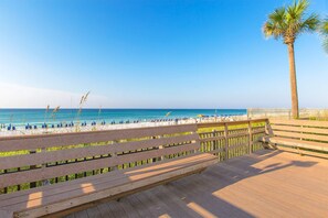 Property grounds - Beachfront condo w/private balcony, Gulf views & on-site shared amenities (Destin)