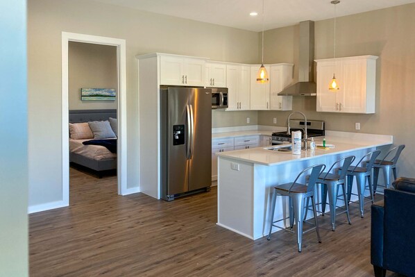 Fridge, microwave, oven, stovetop - Dog-friendly duplex with a balcony, washer/dryer, & AC - close to the ocean (Port St. Joe)
