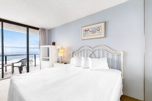 Iron/ironing board, WiFi, bed sheets - Gulfside resort home w/shared pool & hot tub, central AC, gulf views, free WiFi (Miramar Beach)