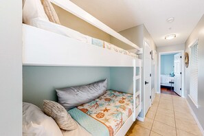 1 bedroom, iron/ironing board, WiFi, bed sheets - Sunny coastal condo with pool, balcony & sound view - walk to the beach (Navarre Beach)