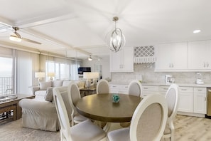 Dining - Magnificent Sixth-floor Oceanfront Condo with pool, Tennis & Gym (Miramar Beach)