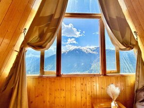 Luxury Room, Mountain View | Interior - Awe Glamping (Manali)