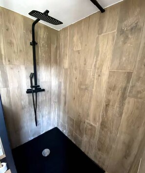 Shower - French Countryside Retreat with Jacuzzi (Plouasne)