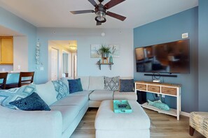 TV, offices - Beachy condo with furnished balconies, WiFi, AC, w/d, shared pool, and hot tub (Destin)