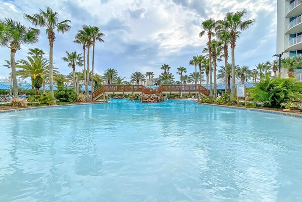 Pool - Beachy condo with furnished balconies, WiFi, AC, w/d, shared pool, and hot tub (Destin)