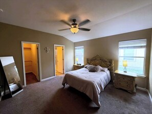 4 bedrooms, free WiFi, bed sheets, wheelchair access - Clean and cozy 4BR, Near Theme Parks & Shopping! (San Antonio)