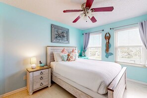 2 bedrooms, Internet, bed sheets - Gulf view condo with pool, balcony, full kitchen, nautical theme, W/D, & AC (Destin)