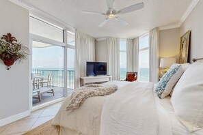 3 bedrooms, iron/ironing board, WiFi, wheelchair access - Gorgeous & cozy beachfront condo with pool & beach access (Destin)