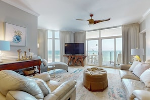 TV, stereo, offices - Gorgeous & cozy beachfront condo with pool & beach access (Destin)