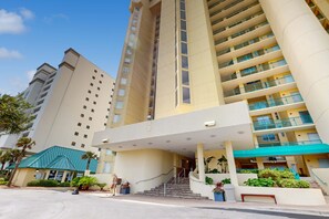 Exterior - Gorgeous & cozy beachfront condo with pool & beach access (Destin)