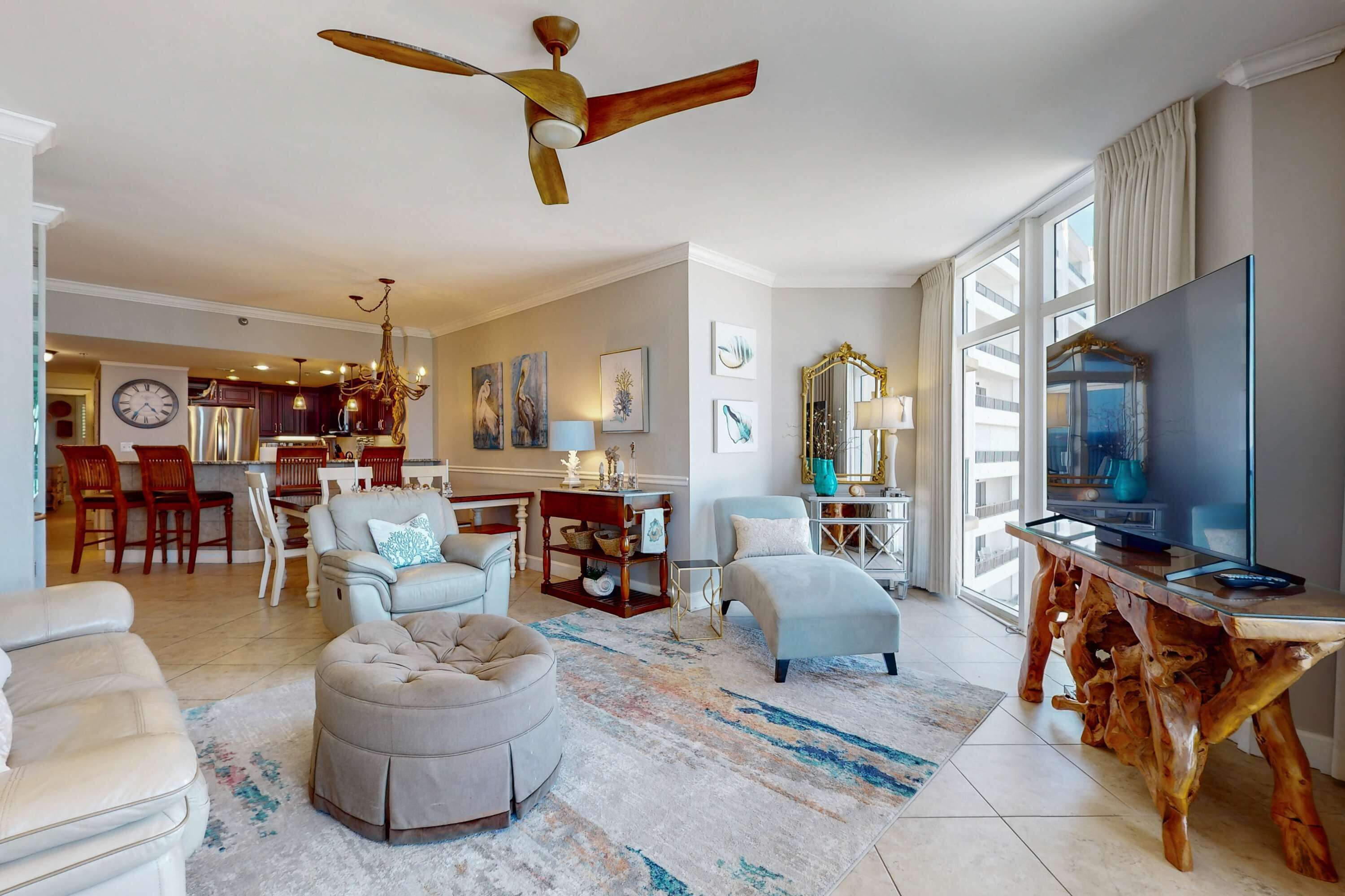 Gorgeous & Cozy Beachfront Condo With Pool & Beach Access - 德斯坦
